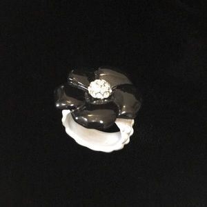 Flower Ring White/Black Flower NWOT